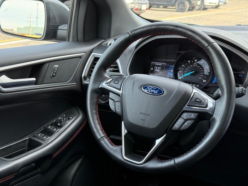 Ford Edge Vehicle Full-screen Gallery Image 12