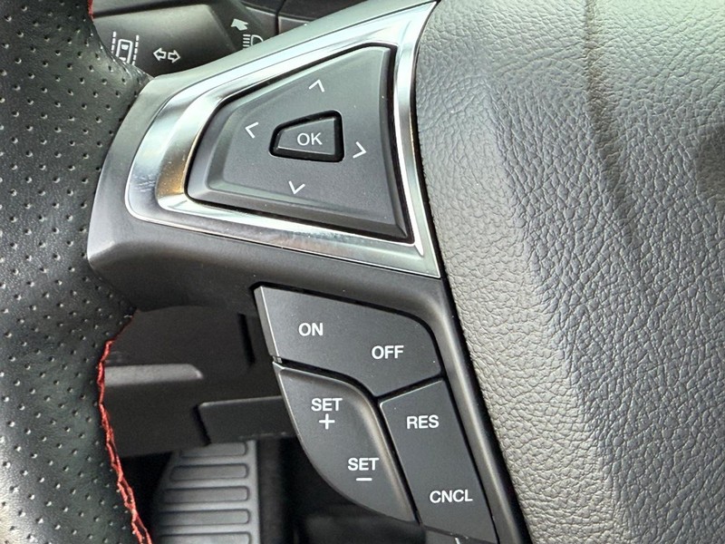 Ford Edge Vehicle Full-screen Gallery Image 14