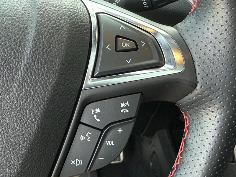 Ford Edge Vehicle Full-screen Gallery Image 15