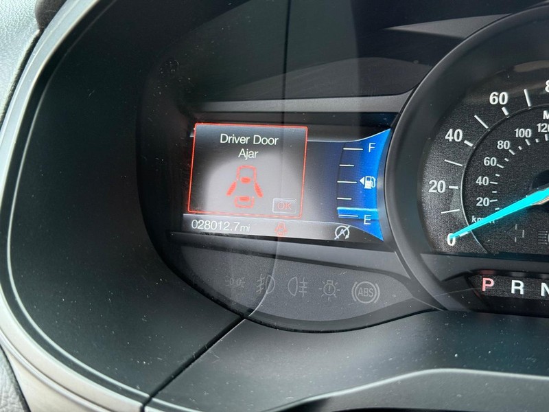 Ford Edge Vehicle Full-screen Gallery Image 16