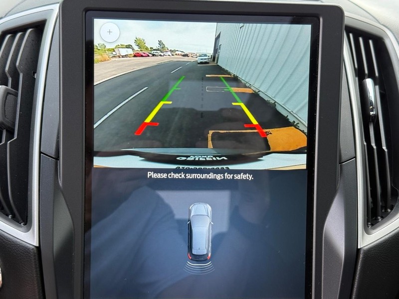 Ford Edge Vehicle Full-screen Gallery Image 17