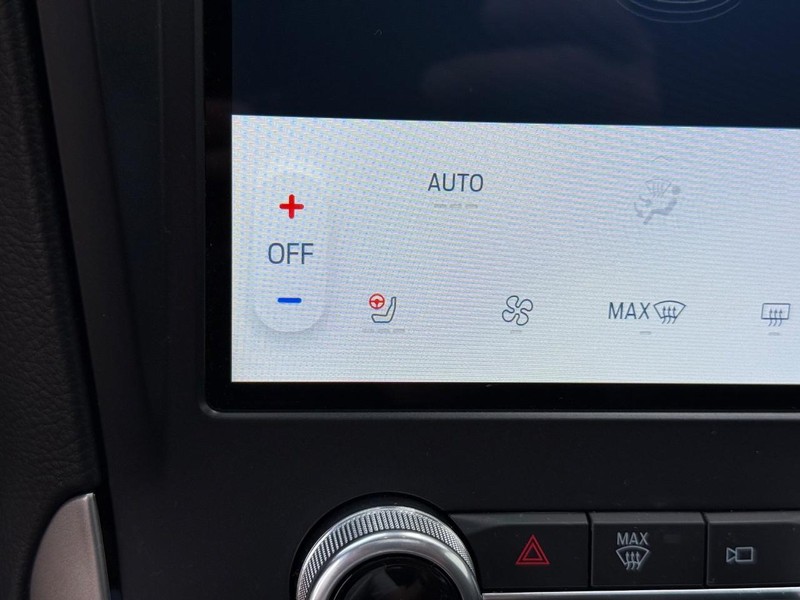 Ford Edge Vehicle Full-screen Gallery Image 18