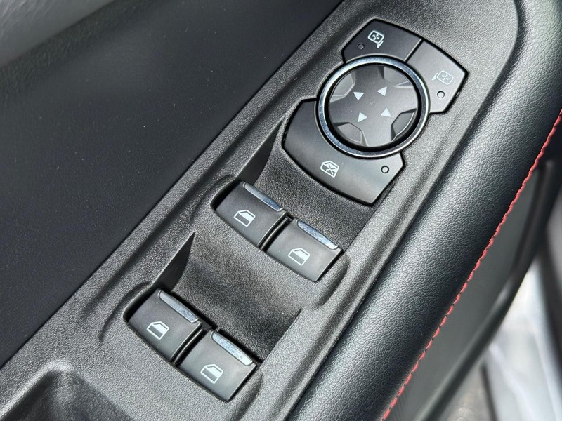 Ford Edge Vehicle Full-screen Gallery Image 19