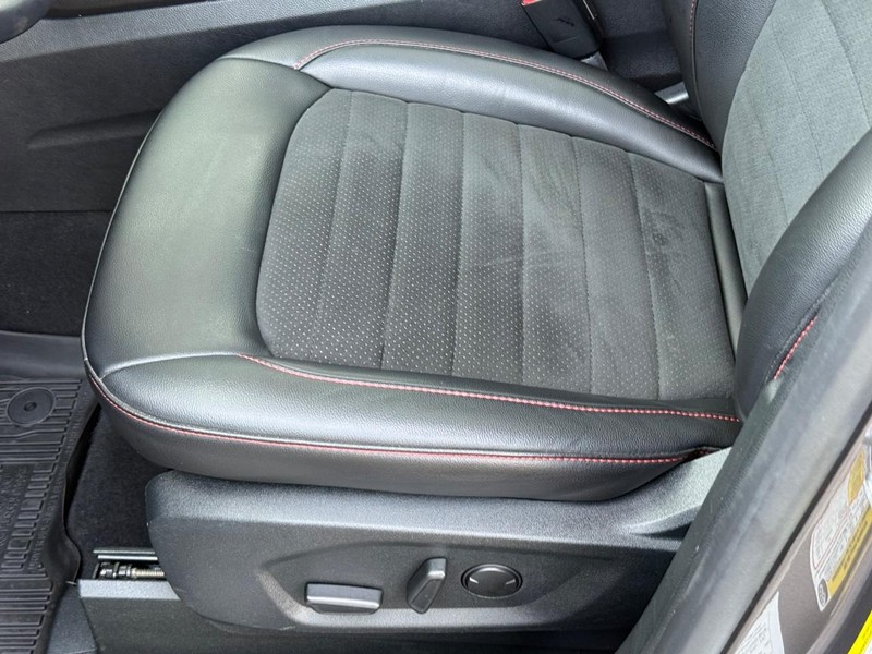 Ford Edge Vehicle Full-screen Gallery Image 20