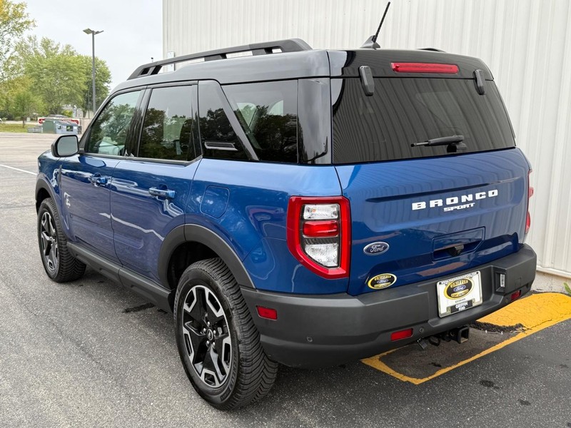 Ford Bronco Sport Vehicle Full-screen Gallery Image 03