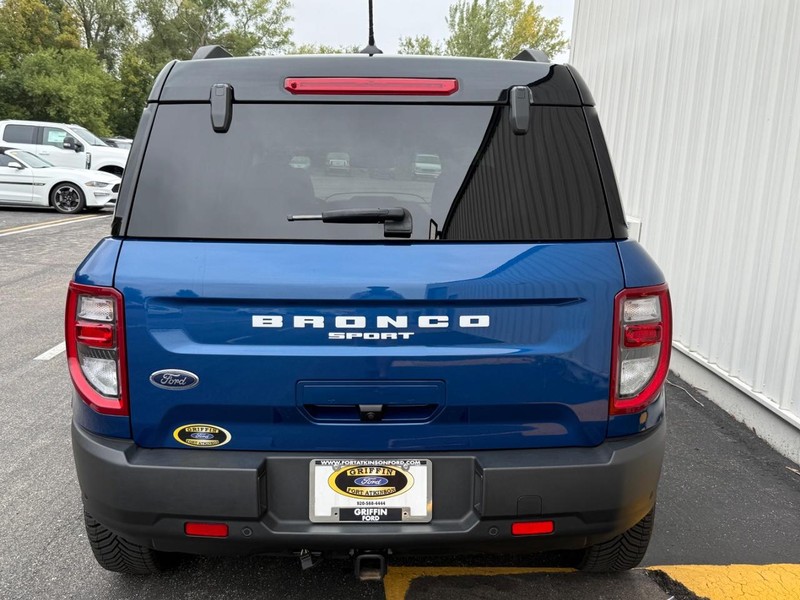 Ford Bronco Sport Vehicle Full-screen Gallery Image 04