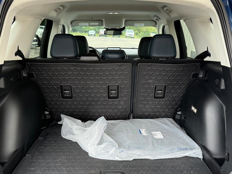 Ford Bronco Sport Vehicle Full-screen Gallery Image 05