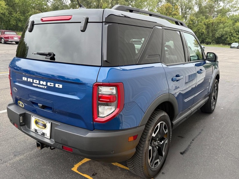 Ford Bronco Sport Vehicle Full-screen Gallery Image 06