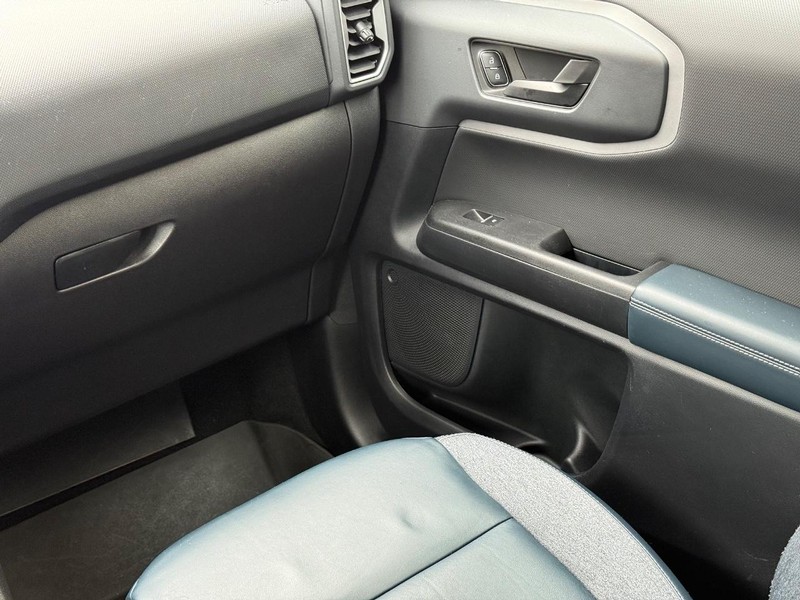 Ford Bronco Sport Vehicle Full-screen Gallery Image 14