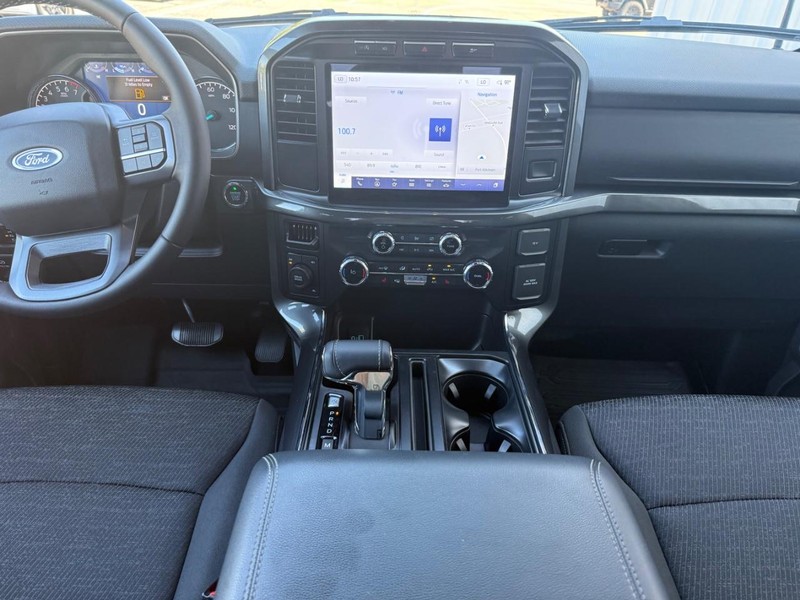 Ford F-150 Vehicle Full-screen Gallery Image 9