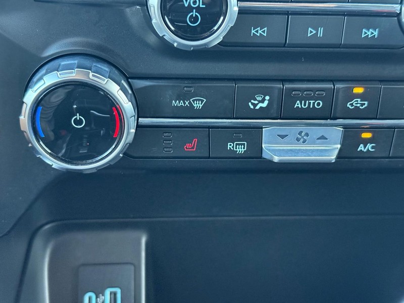 Ford F-150 Vehicle Full-screen Gallery Image 18