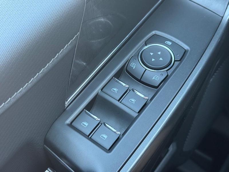 Ford F-150 Vehicle Full-screen Gallery Image 19