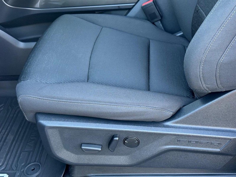 Ford F-150 Vehicle Full-screen Gallery Image 20