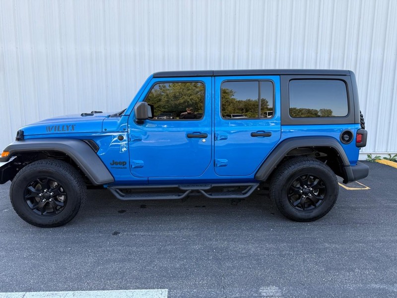 Jeep Wrangler Vehicle Full-screen Gallery Image 2