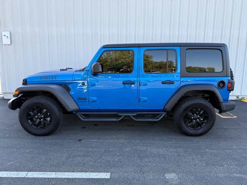 Jeep Wrangler Vehicle Full-screen Gallery Image 3