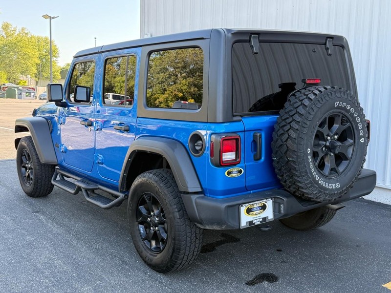 Jeep Wrangler Vehicle Full-screen Gallery Image 4