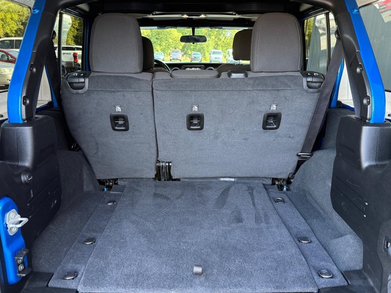 Jeep Wrangler Vehicle Full-screen Gallery Image 6