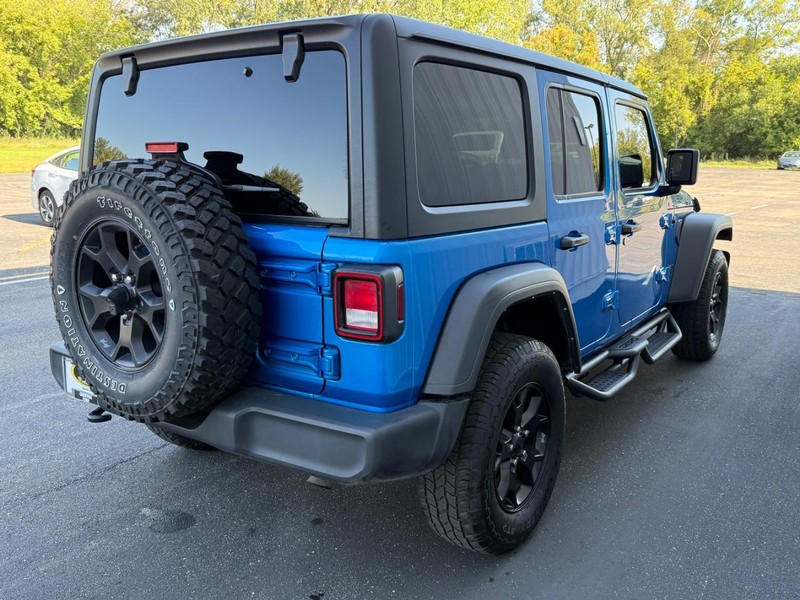 Jeep Wrangler Vehicle Full-screen Gallery Image 7