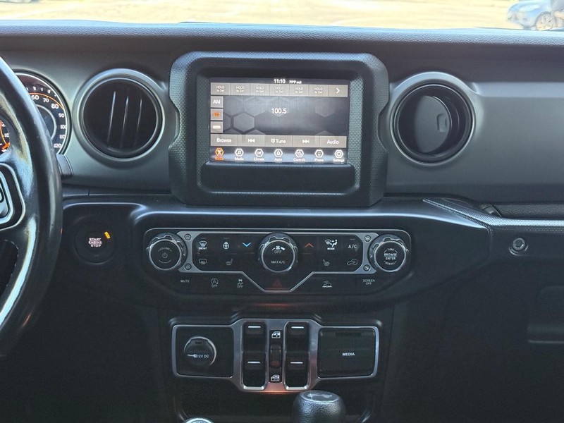 Jeep Wrangler Vehicle Full-screen Gallery Image 12