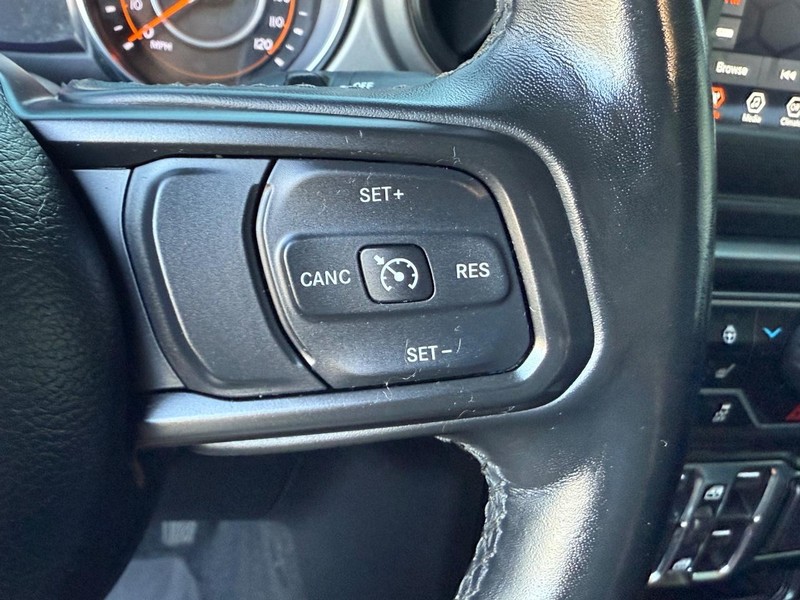 Jeep Wrangler Vehicle Full-screen Gallery Image 17