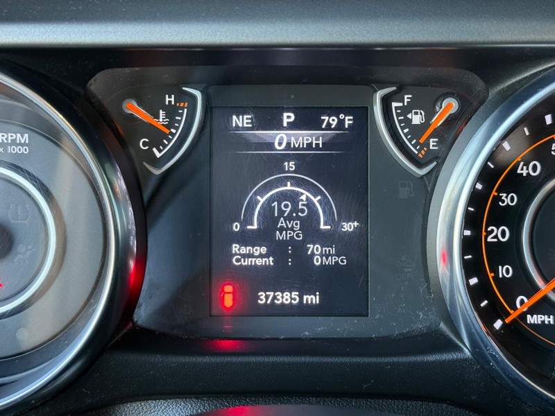 Jeep Wrangler Vehicle Full-screen Gallery Image 18