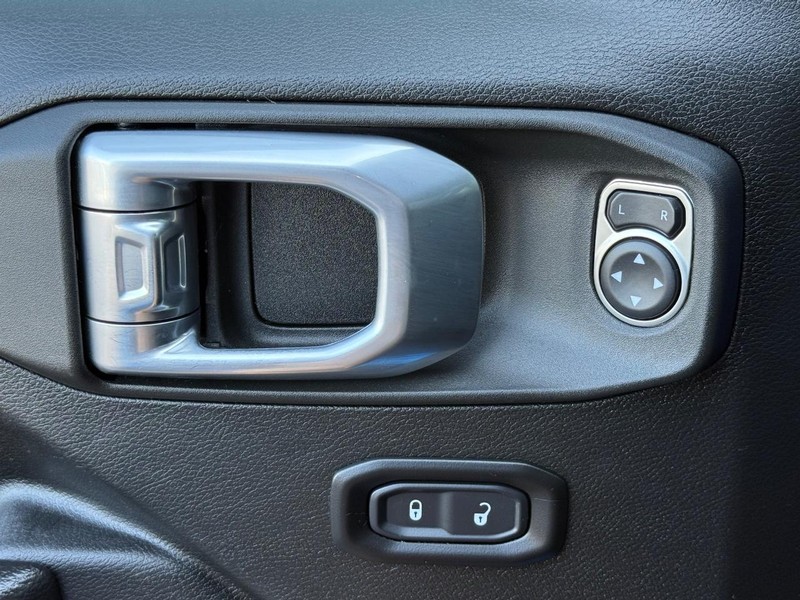 Jeep Wrangler Vehicle Full-screen Gallery Image 22