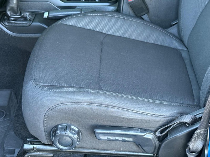 Jeep Wrangler Vehicle Full-screen Gallery Image 23