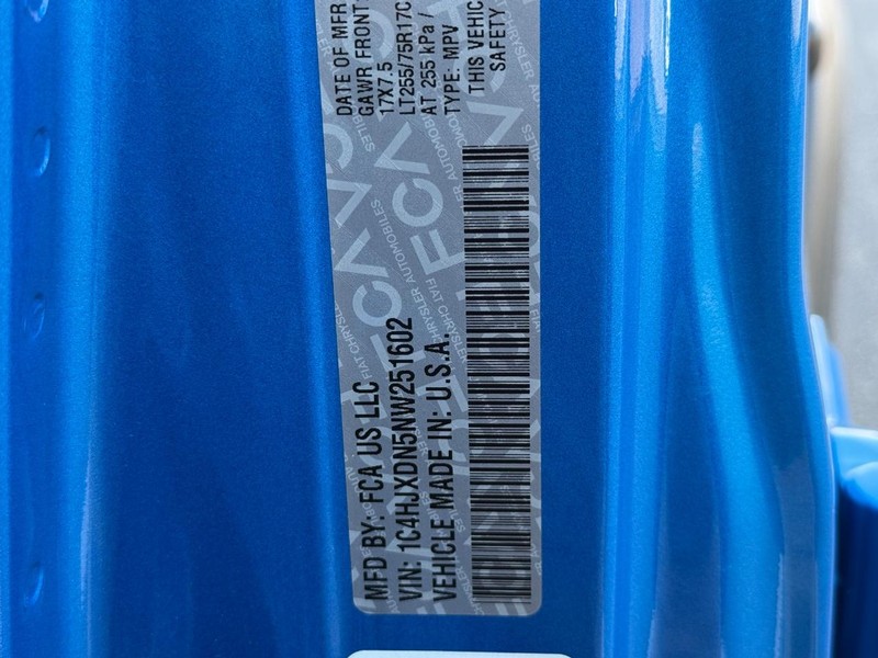 Jeep Wrangler Vehicle Full-screen Gallery Image 24