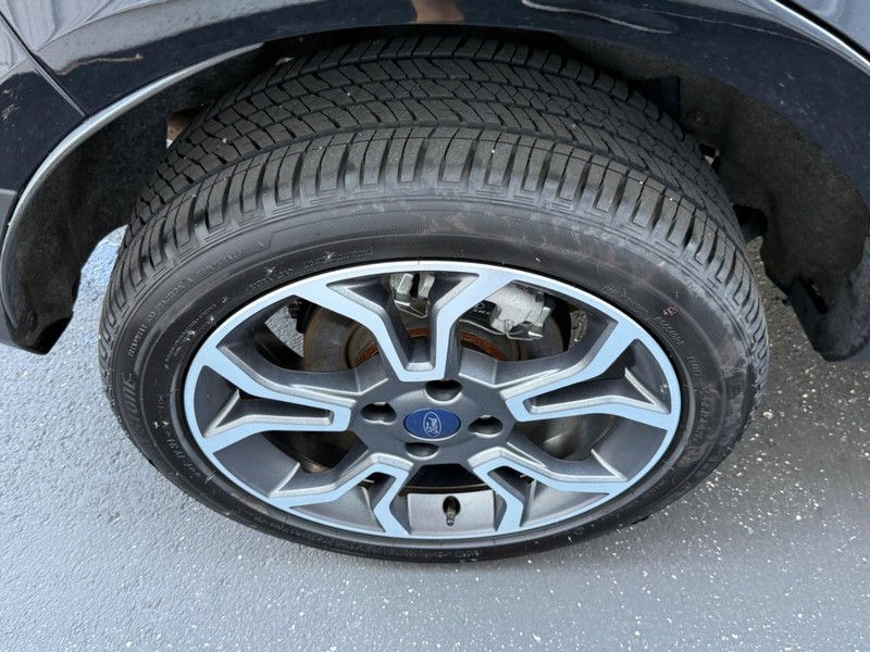 Ford EcoSport Vehicle Full-screen Gallery Image 6