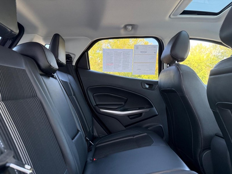 Ford EcoSport Vehicle Full-screen Gallery Image 8
