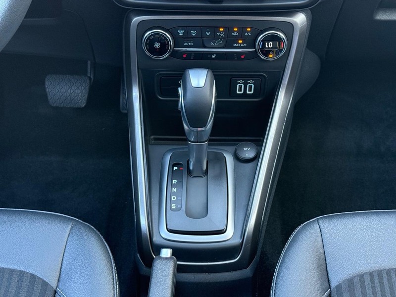 Ford EcoSport Vehicle Full-screen Gallery Image 11