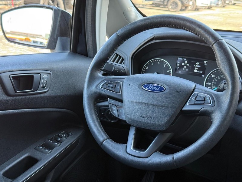 Ford EcoSport Vehicle Full-screen Gallery Image 12