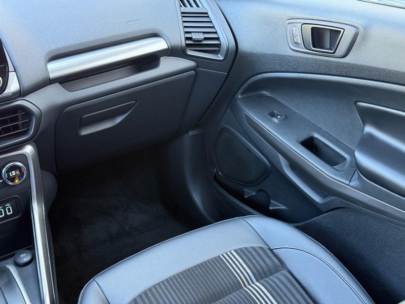 Ford EcoSport Vehicle Full-screen Gallery Image 13