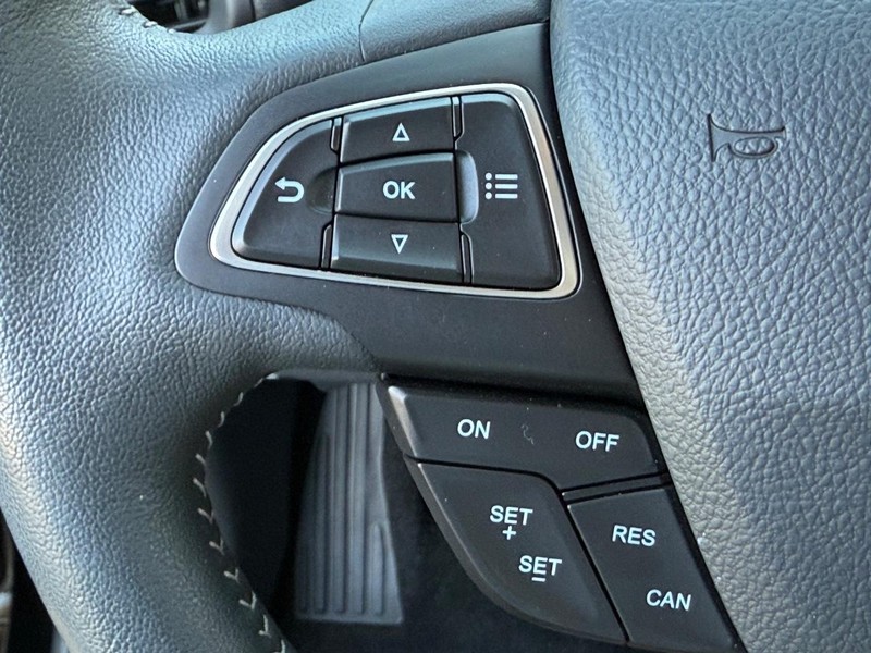 Ford EcoSport Vehicle Full-screen Gallery Image 14