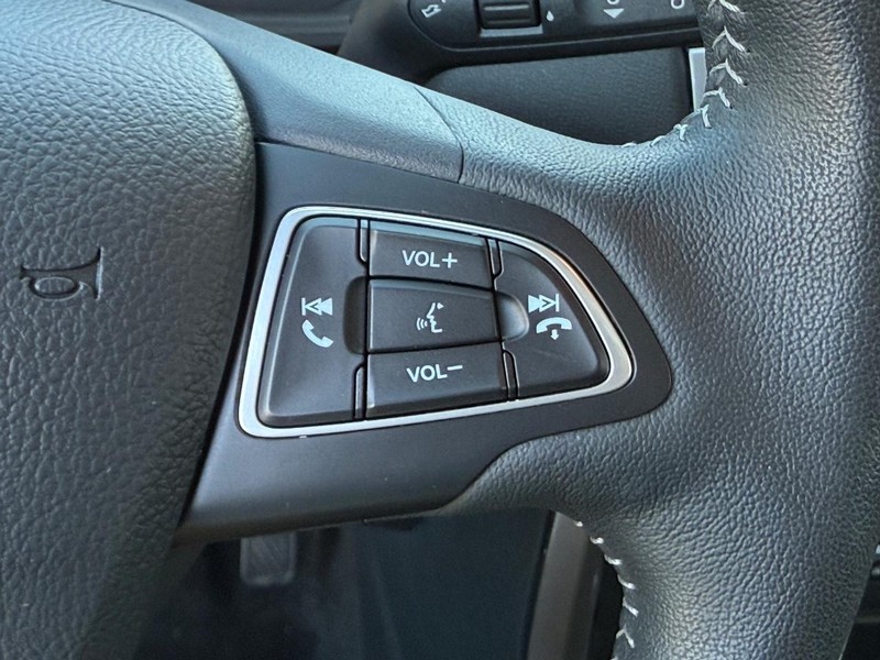 Ford EcoSport Vehicle Full-screen Gallery Image 15