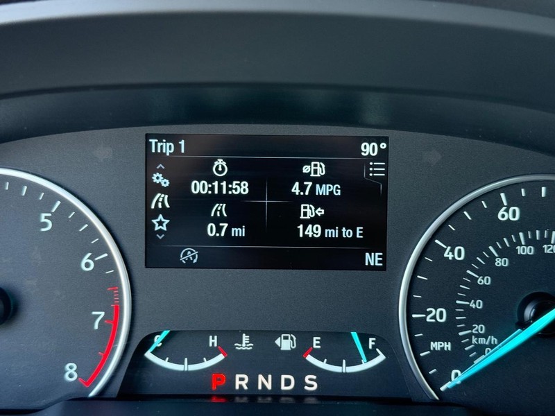 Ford EcoSport Vehicle Full-screen Gallery Image 16