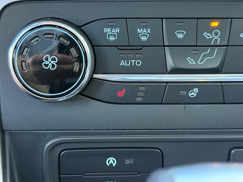 Ford EcoSport Vehicle Full-screen Gallery Image 18