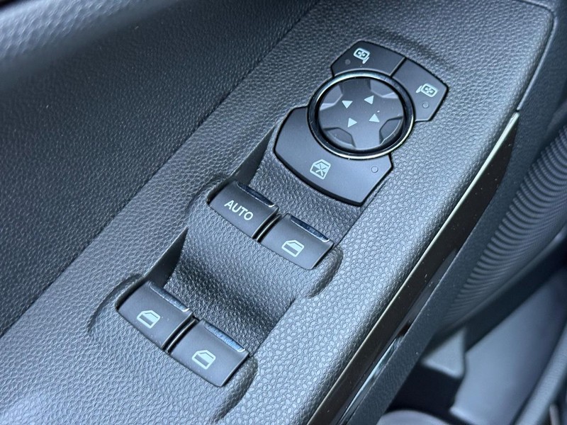 Ford EcoSport Vehicle Full-screen Gallery Image 19