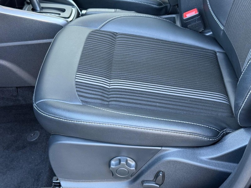 Ford EcoSport Vehicle Full-screen Gallery Image 20