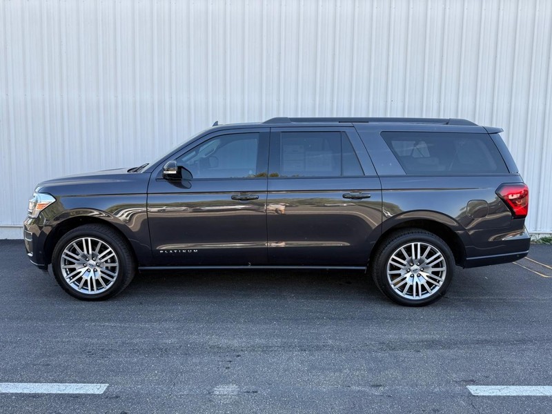 Ford Expedition Max Vehicle Full-screen Gallery Image 2