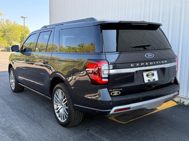 Ford Expedition Max Vehicle Full-screen Gallery Image 3