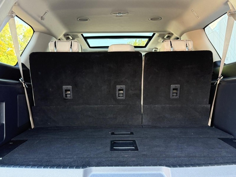 Ford Expedition Max Vehicle Full-screen Gallery Image 5