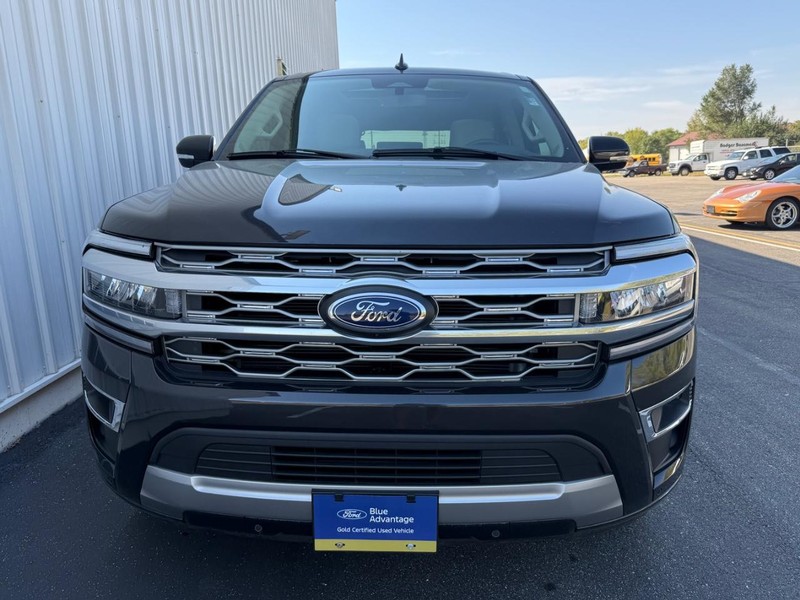 Ford Expedition Max Vehicle Full-screen Gallery Image 8