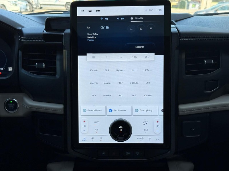 Ford Expedition Max Vehicle Full-screen Gallery Image 13