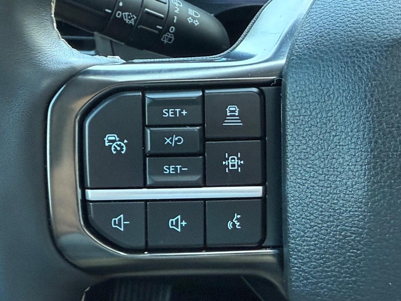 Ford Expedition Max Vehicle Full-screen Gallery Image 18