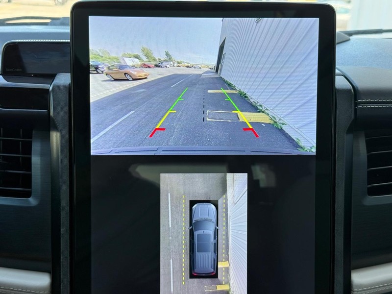 Ford Expedition Max Vehicle Full-screen Gallery Image 20