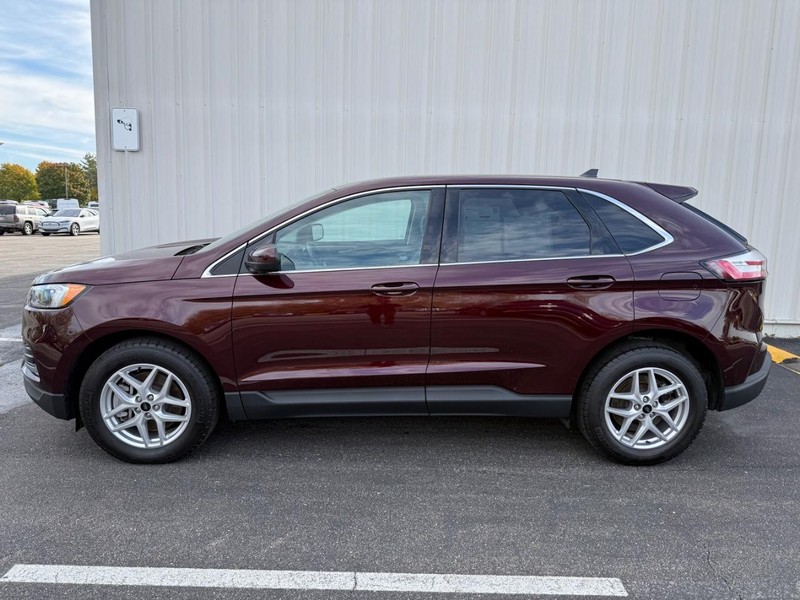 Ford Edge Vehicle Full-screen Gallery Image 2