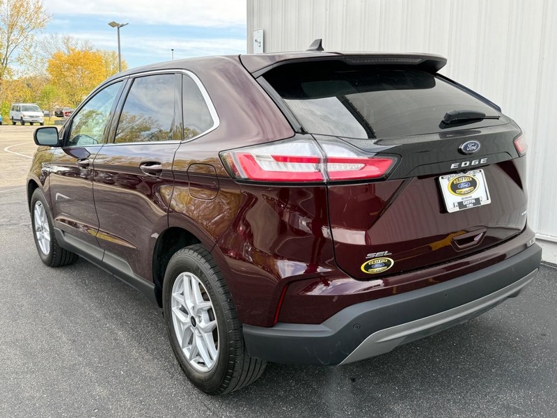 Ford Edge Vehicle Full-screen Gallery Image 3