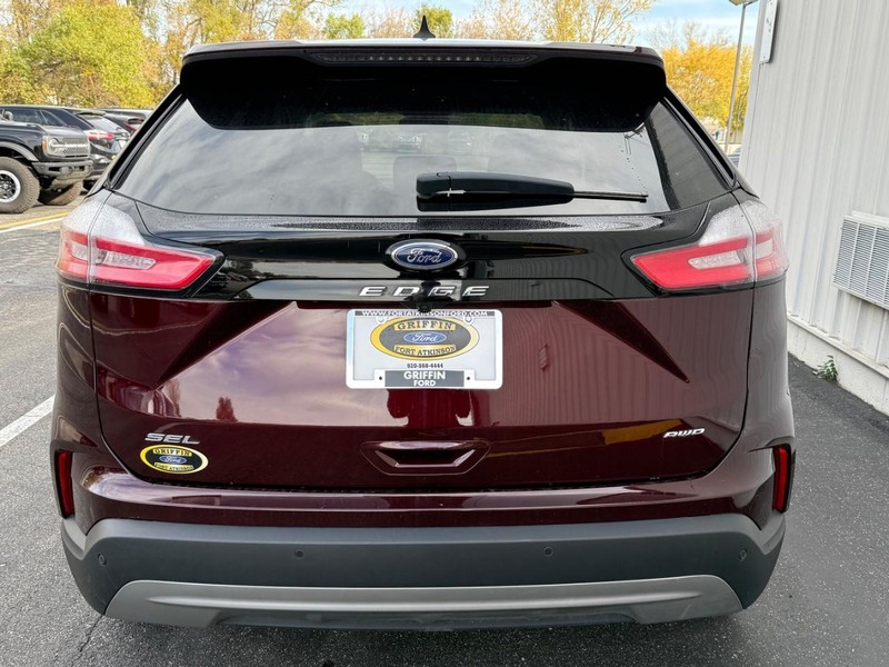 Ford Edge Vehicle Full-screen Gallery Image 4
