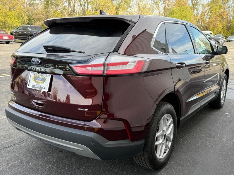 Ford Edge Vehicle Full-screen Gallery Image 6